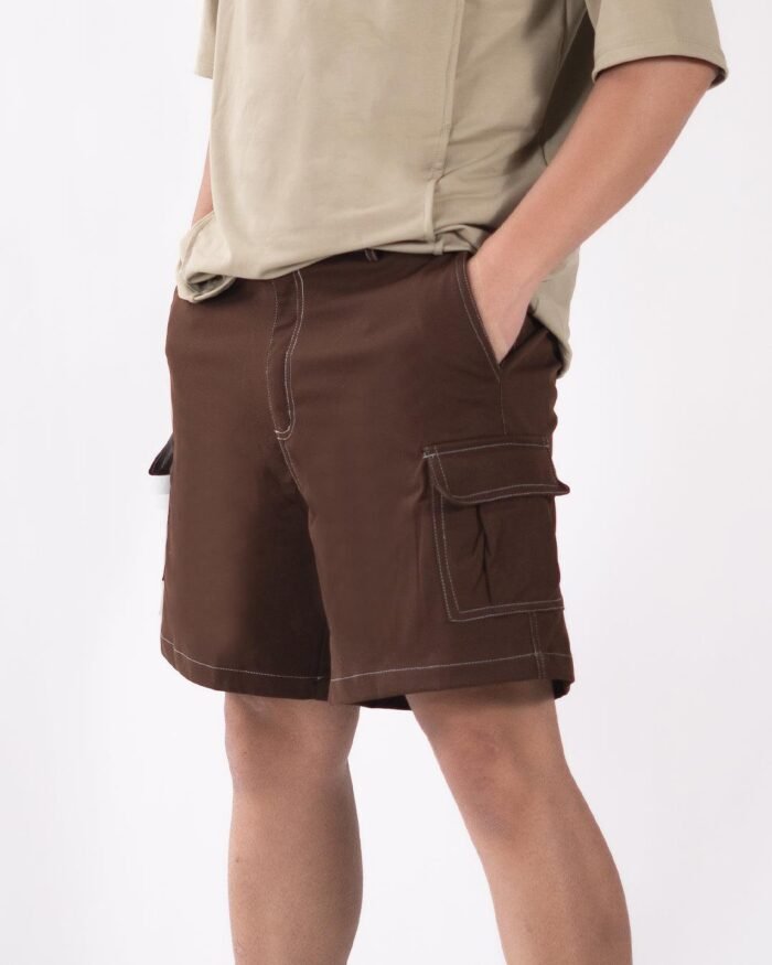 Men Loose Fit Flap Pockets Denim Shorts In Chocolate Brown