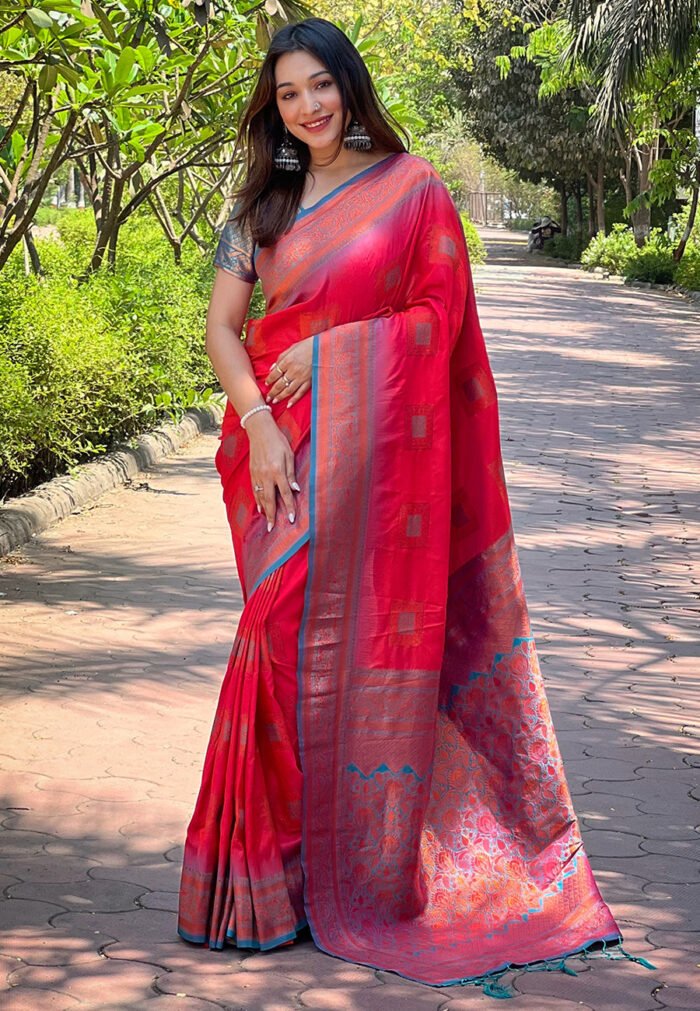Women's Pink Soft Silk Contrast Zari Woven Saree