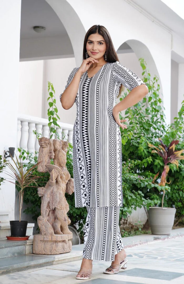Women's Black Rayon Printed V Neck Straight Kurta Set