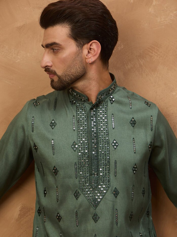 Men's Green Silk Blend Solid Embroidered Straight Kurta
