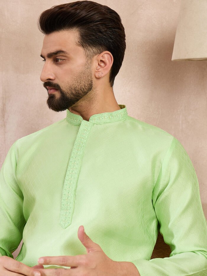 Men's Green Silk Blend Solid Embroidered Straight Kurta