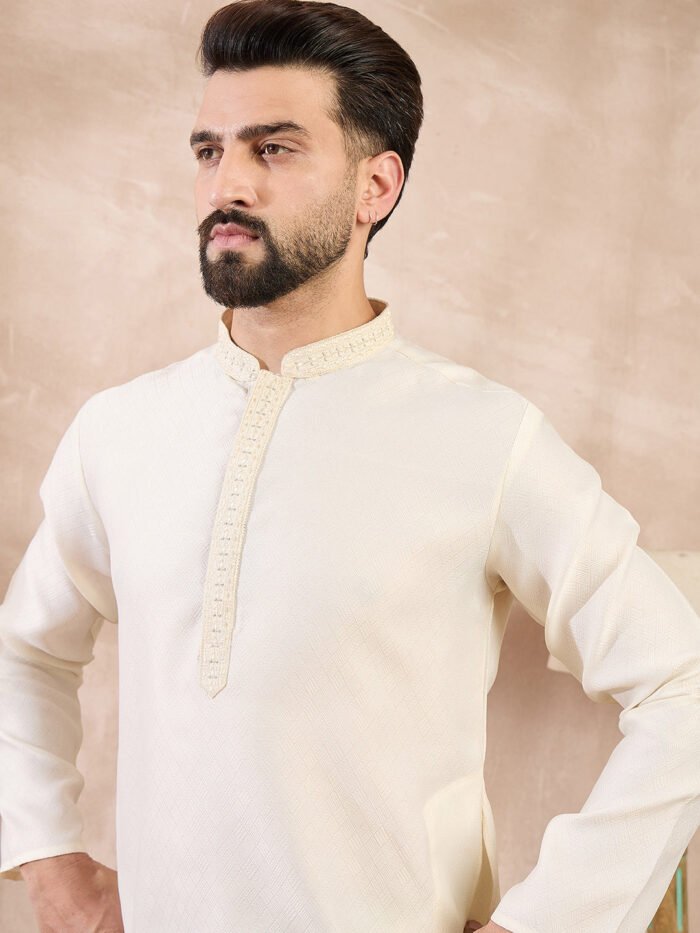 Men's Off White Silk Blend Solid Embroidered Straight Kurta