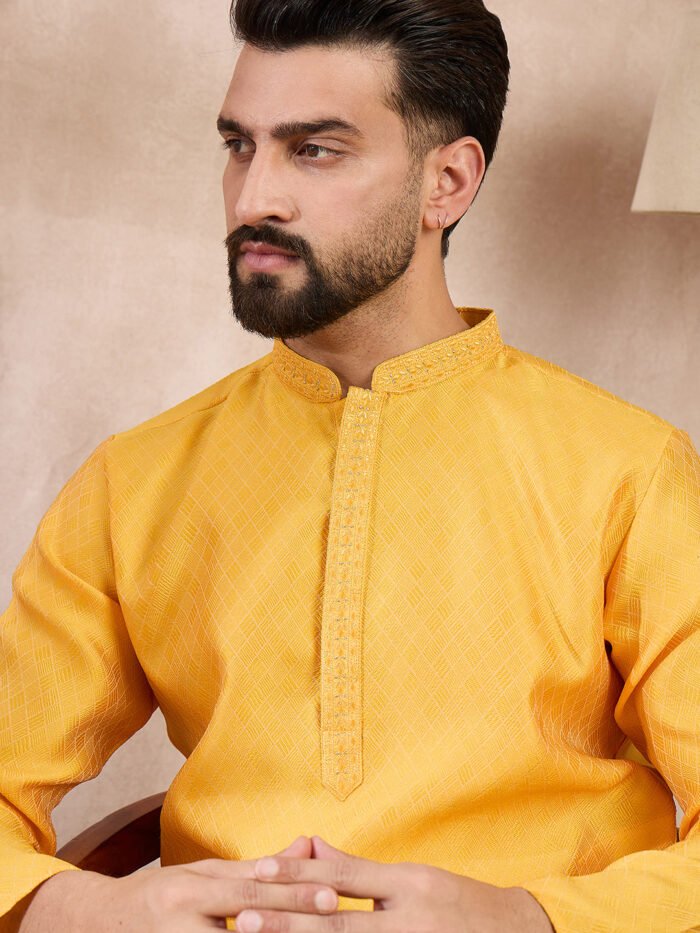 Men's Yellow Silk Blend Solid Embroidered Straight Kurta