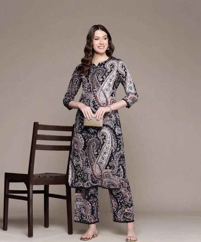 Women's Black Rayon Printed Sweetheart Neck Straight Kurta Set