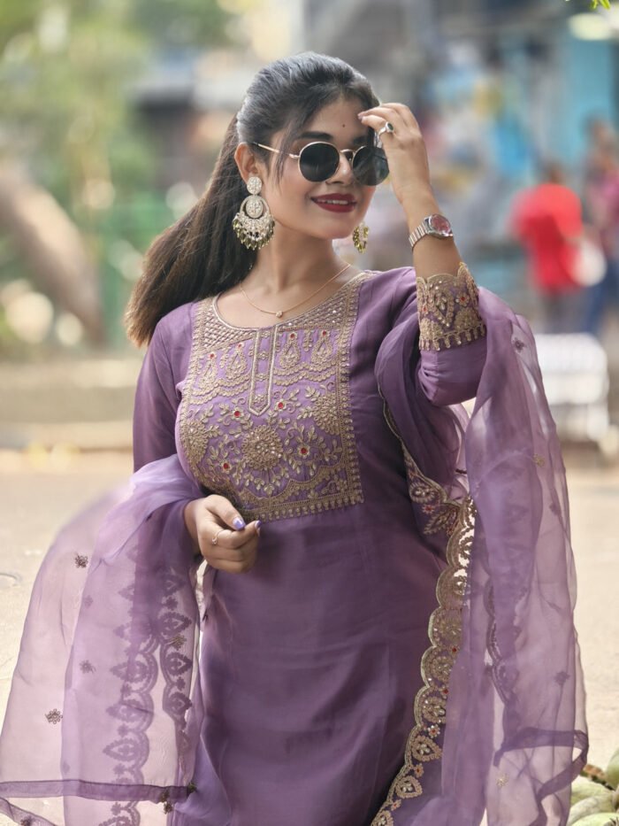 Women's Purple Silk Blend Embroidered Kurta Set